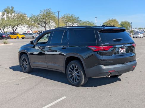 Used 2023 Chevrolet Traverse RS image 3