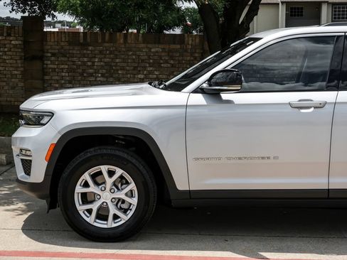 Used 2023 Jeep Grand Cherokee Limited AWD/4WD image 21