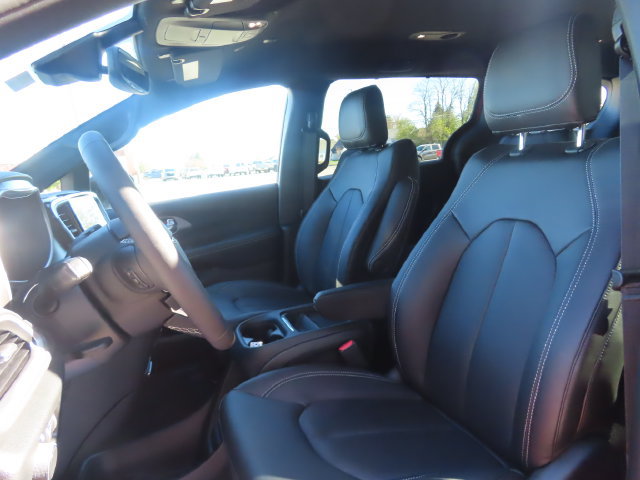 New 2027 Chrysler Pacifica Select AWD/4WD image 20
