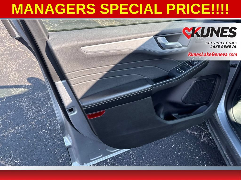 Used 2024 Ford Escape Platinum AWD/4WD image 16