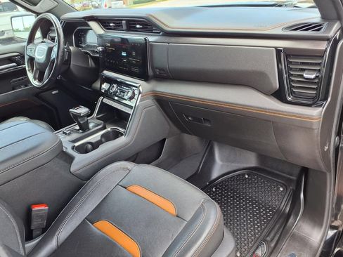 Used 2023 GMC Sierra 1500 AT4 w/ AT4 Preferred Package AWD/4WD image 12