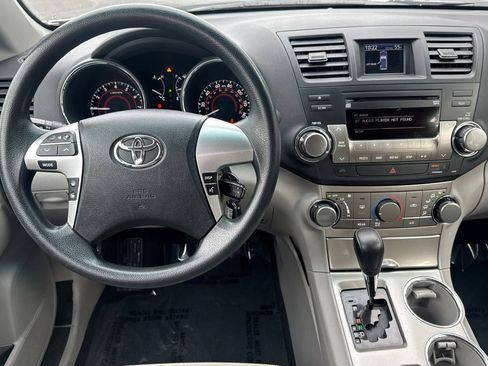 Used 2012 Toyota Highlander FWD image 14