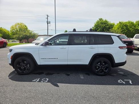 Used 2023 Jeep Grand Cherokee L Laredo AWD/4WD image 11