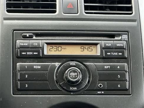 Used 2012 Nissan Versa SV image 9