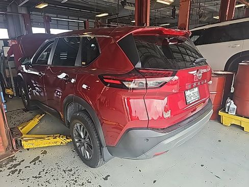 Used 2023 Nissan Rogue S image 1