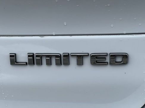 Used 2022 Jeep Grand Cherokee L Limited AWD/4WD image 11
