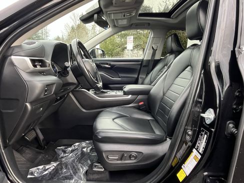 Used 2022 Toyota Highlander XLE image 10
