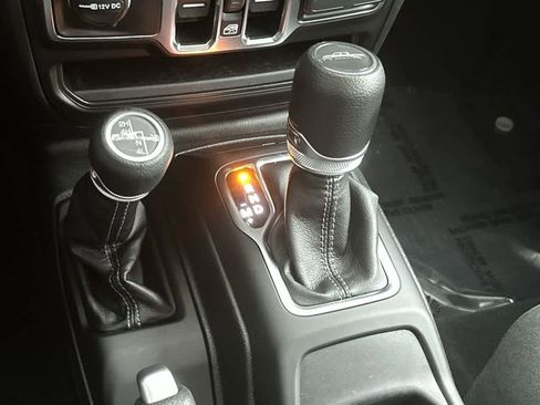 Used 2025 Jeep Gladiator Sport image 21