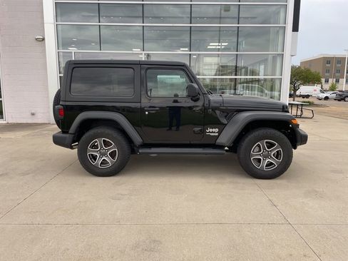 Used 2020 Jeep Wrangler Sport AWD/4WD image 4