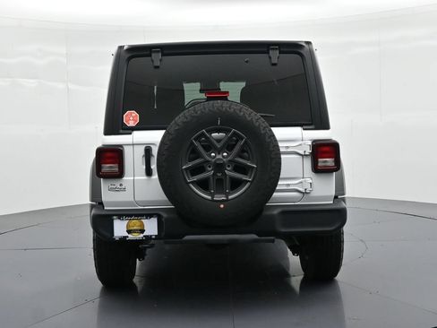 Used 2025 Jeep Wrangler Unlimited Sport AWD/4WD image 6