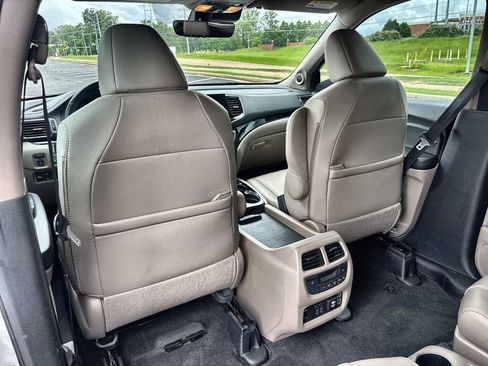 Used 2021 Honda Pilot Touring image 18
