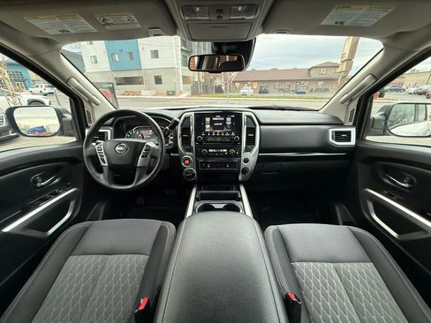 Used 2021 Nissan Titan SV w/ SV Convenience Package image 18