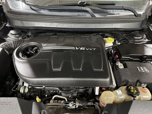 Used 2019 Jeep Cherokee Latitude Plus image 24