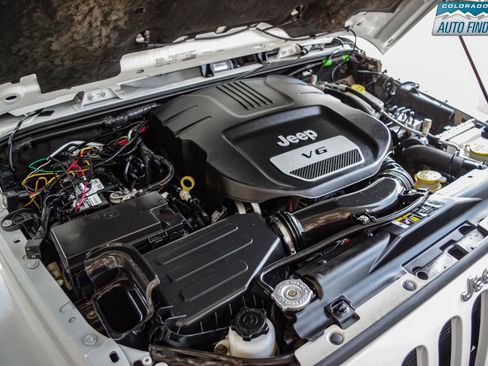 Used 2017 Jeep Wrangler Unlimited Rubicon w/ Connectivity Group image 24