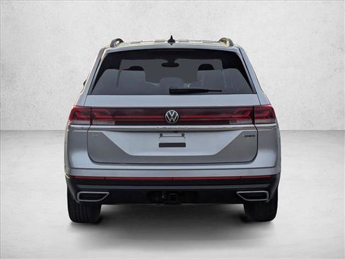 Used 2025 Volkswagen Atlas SE image 7
