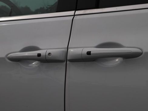 New 2026 Chrysler Pacifica Select image 10