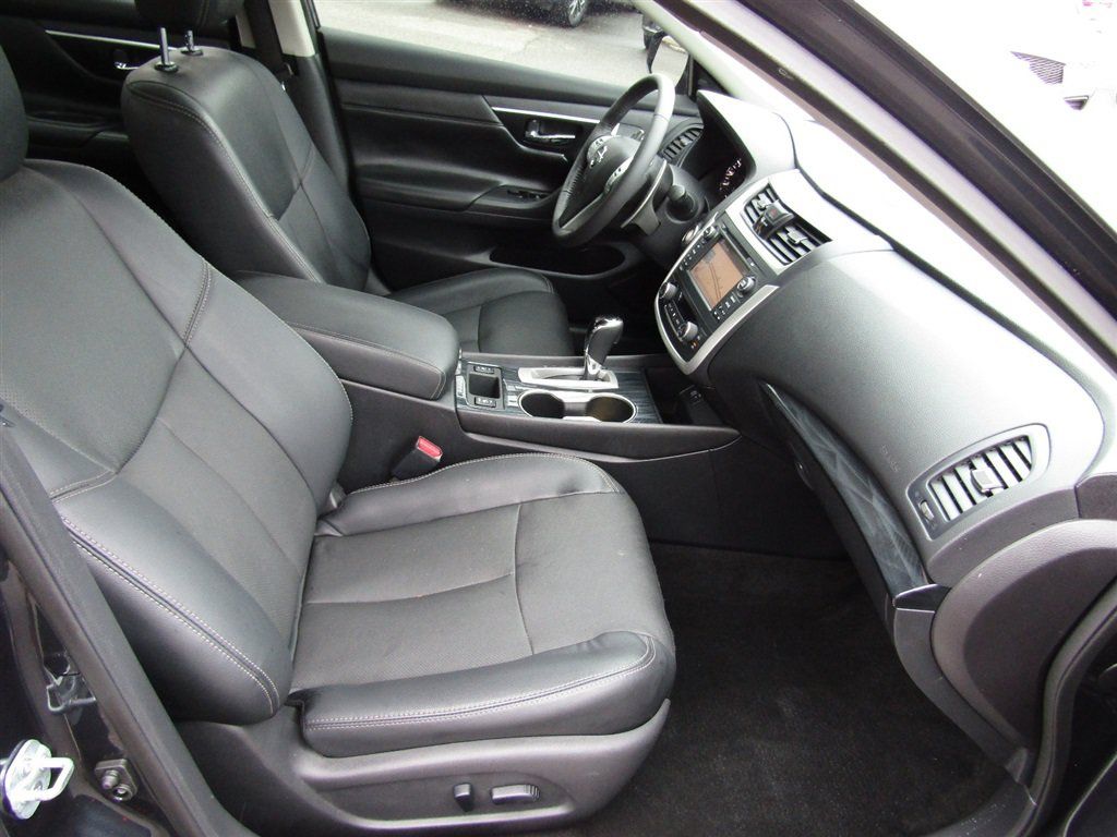 Used 2017 Nissan Altima 3.5 SL w/ 3.5SL Technology Package FWD image 14