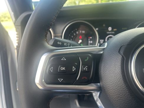Used 2023 Jeep Wrangler Unlimited Sahara AWD/4WD image 19