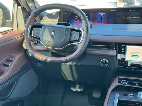 New 2025 Lincoln Navigator L Reserve image 16