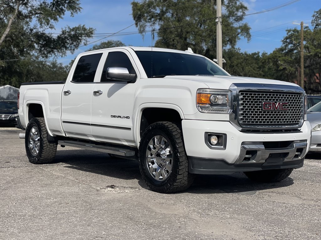 Used 2015 GMC Sierra 2500 Denali w/ Duramax Plus Package AWD/4WD image 10