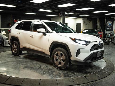Used 2022 Toyota RAV4 LE image 5