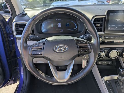 Used 2023 Hyundai Venue SEL image 17