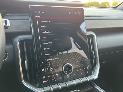 Used 2024 GMC Acadia Denali w/ Super Cruise Package image 26