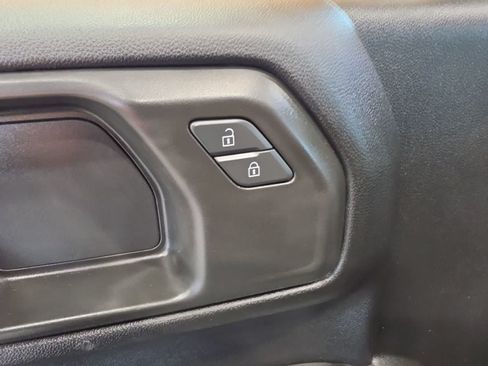 Used 2021 GMC Sierra 1500 4x4 Crew Cab w/ Sierra Value Package image 20