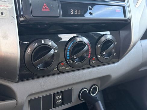 Used 2014 Toyota Tacoma PreRunner w/ SR5 Package image 19