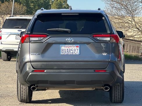 Used 2020 Toyota RAV4 XLE image 5