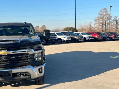 Used 2025 Chevrolet Silverado 2500 LT w/ Convenience Package image 3