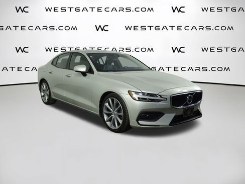 Used 2019 Volvo S60 T5 Momentum w/ Multimedia Package image 2