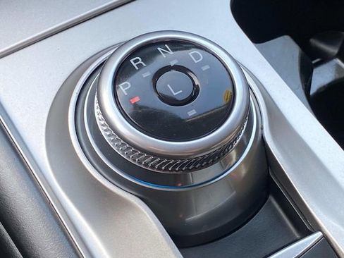 Used 2021 Ford Explorer XLT image 29