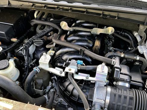 Used 2019 Nissan Titan SV w/ SV Convenience Package image 32