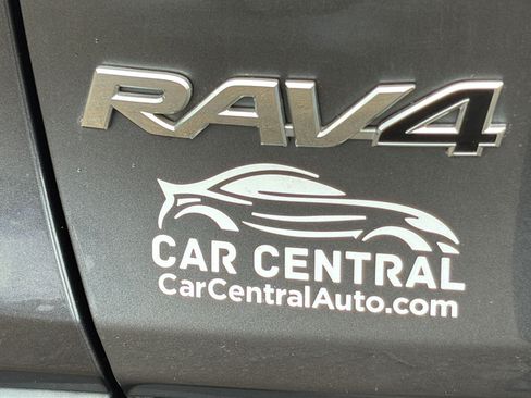 Used 2021 Toyota RAV4 LE AWD/4WD image 25