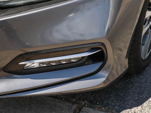 Used 2018 Honda Accord EX image 4