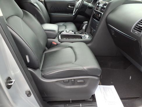 Used 2024 Nissan Armada SV image 6