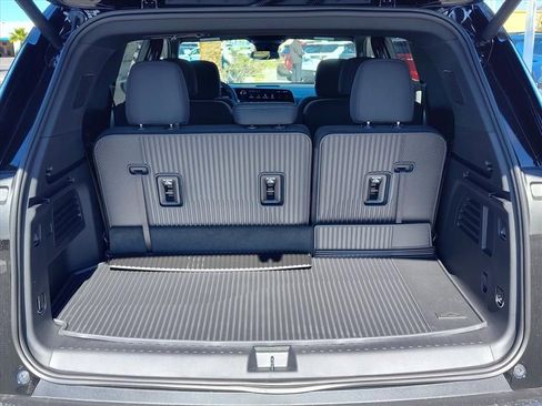 New 2026 Chevrolet Traverse LT w/ LPO, Floor Liner Package FWD image 8