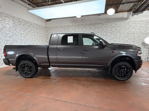 Used 2021 RAM 2500 Laramie w/ Night Edition AWD/4WD image 8