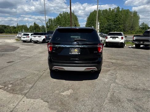 Used 2017 Ford Explorer XLT w/ Equipment Group 202A image 6