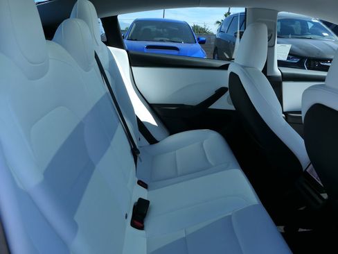 Used 2025 Tesla Model 3 Long Range image 21