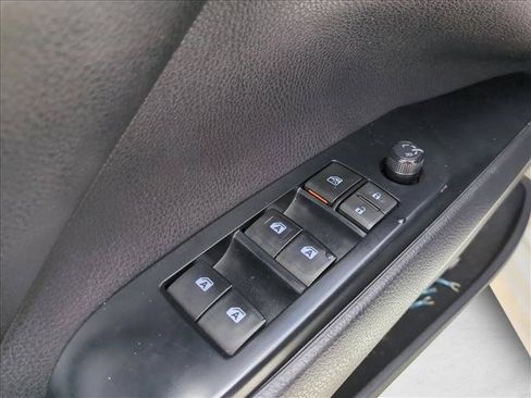 Used 2020 Toyota Camry SE FWD image 12