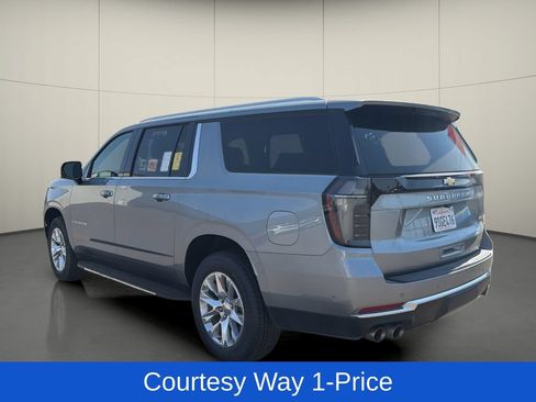 Used 2025 Chevrolet Suburban Premier RWD image 6