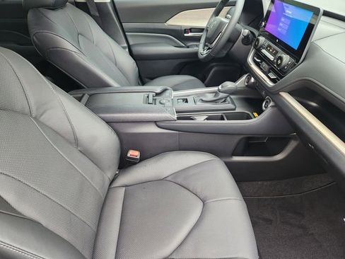 New 2026 Toyota Grand Highlander FWD image 12