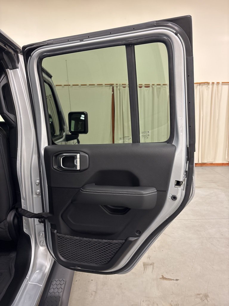 Used 2023 Jeep Wrangler Unlimited Sahara w/ Cold Weather Group AWD/4WD image 41