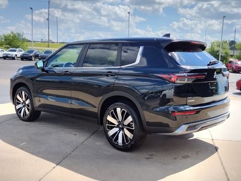 New 2025 Mitsubishi Outlander SE image 19