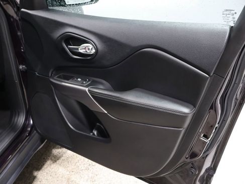 Certified 2021 Jeep Cherokee Latitude Lux w/ Comfort/Convenience Group image 29