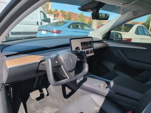 Used 2024 Tesla Model Y Long Range image 8