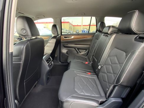 Used 2024 Volkswagen Atlas SE image 11