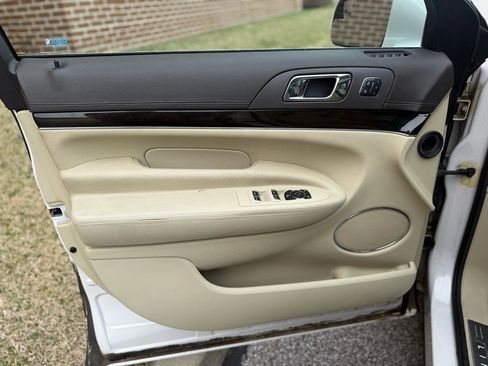 Used 2016 Lincoln MKT AWD image 46